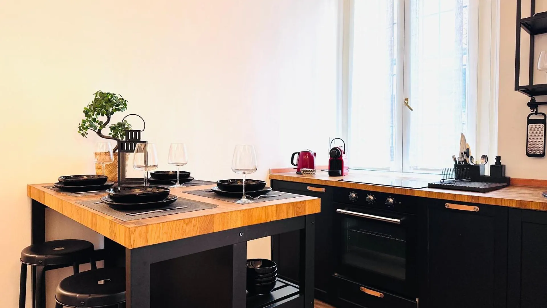 Comecasa Grazioso Appartamento Porta Romana Milano 0*,  İtalya